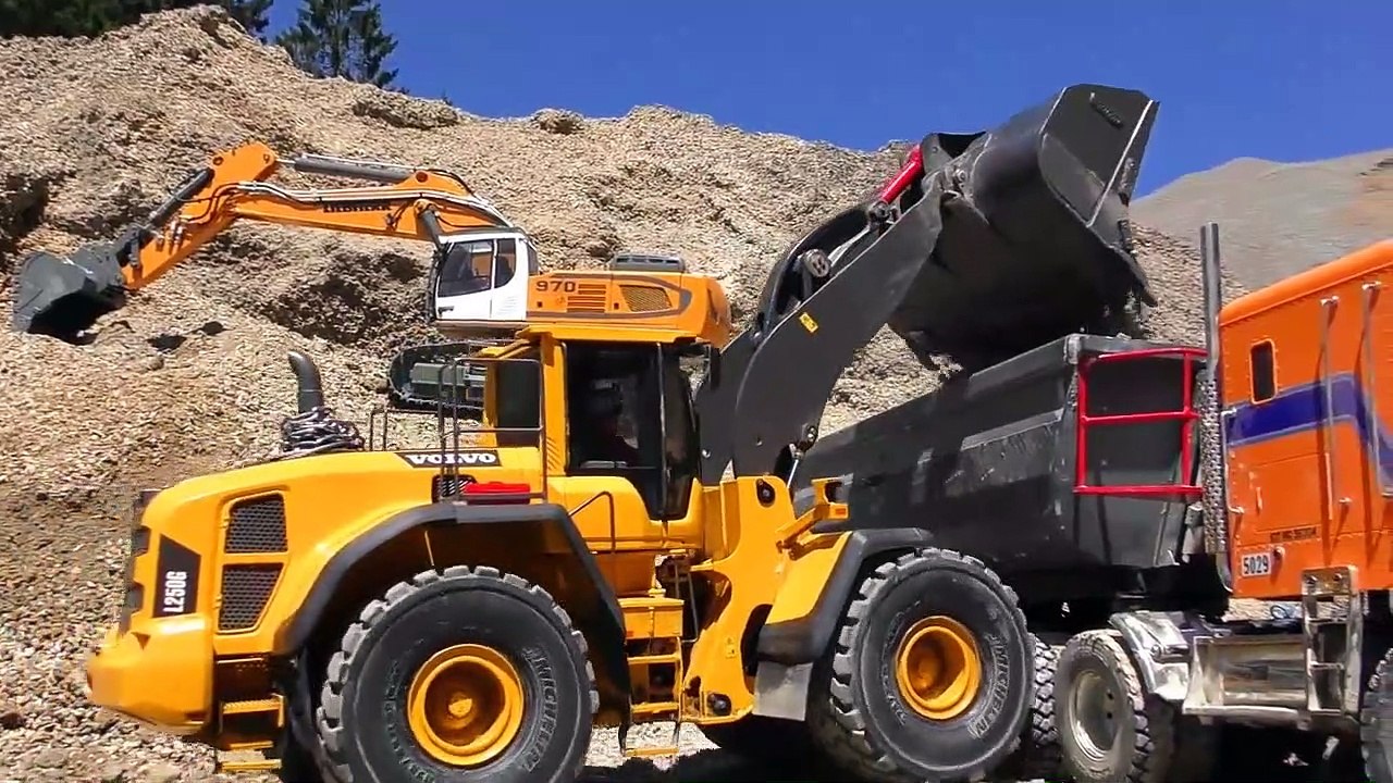 RC البناء في الهواء الطلق! بارد Liebherr R970 و بذل النفس فولفو A45 في العمل!