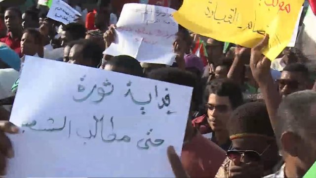 السودان.. الحراك يطالب بحكومة مدنية والمجلس العسكري صامت