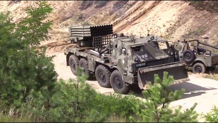 Vehículos militares en el Pantano