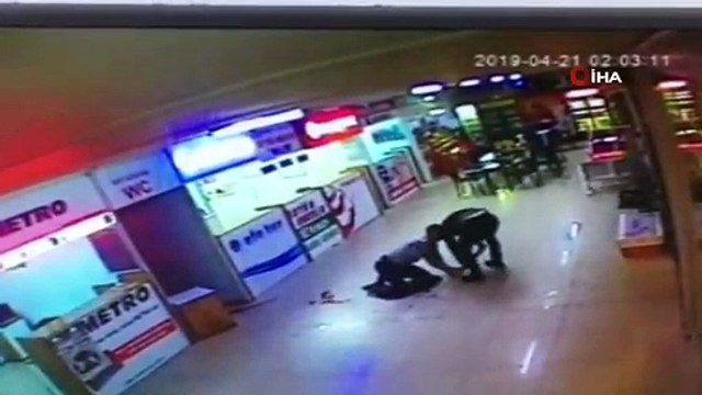 Kız arkadaşına mesaj atan kişiyi pompalı tüfek ile yaraladı... O anlar kamerada