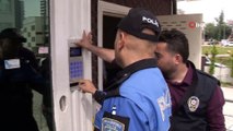 Vatandaş 'hırsıza' kapı açtı...Adana Emniyet Müdürlüğü ekipleri, hırsız, tüpçü, pizzacı numarası yaparak hırsızlık olaylarına karşı dikkat çekti