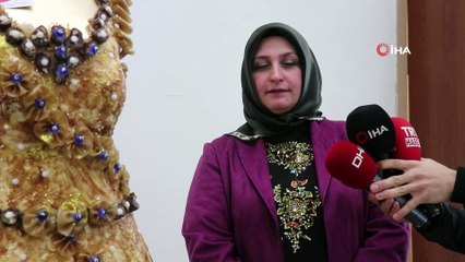 Yapımı 15 gün sürdü... Pestil ve kömeden yapılan gelinlik büyük ilgi görüyor