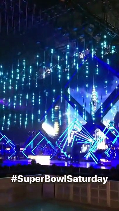 Jennifer Lopez SLAYS the Super Bowl 2018