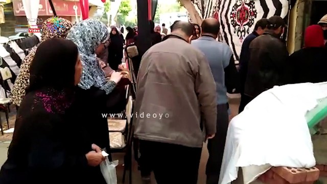 طوابير الناخبين أمام مدرسة أم المؤمنين بالساحل بثانى أيام الاستفتاء