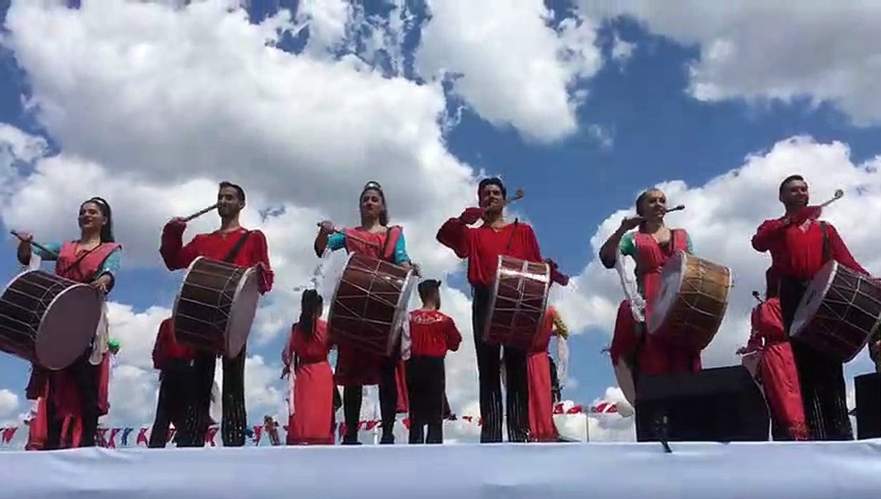 İmamoğlu'nun Maltepe mitinginden: Miting öncesi sahneye Anadolu Ateşi çıktı.