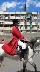 بعد تفاقم أزمة البنزين في المناطق الخاضعة لسيطرة نظام الأسد، بدأت تنتشر في محافظة اللاذقية ظاهرة سرقة البنزين من السيارات أو الحافلات المتوقفة.