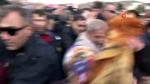 Vatandaşların saldırısına uğrayan CHP Lideri Kılıçdaroğlu bir eve sığındı