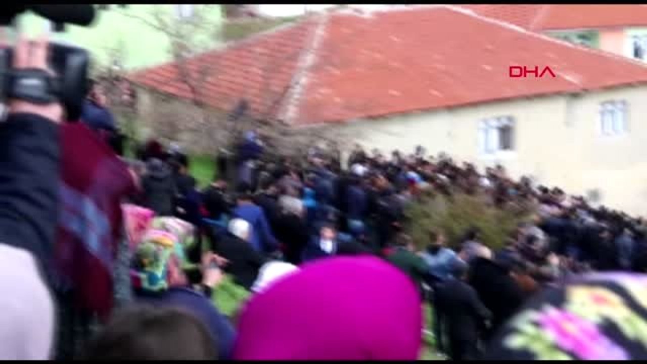 Şehit Cenazesinde Kılıçdaroğlu'na Bir Grup Tarafından Saldırı Kılıçdaroğlu'nun Beklediği Evin...
