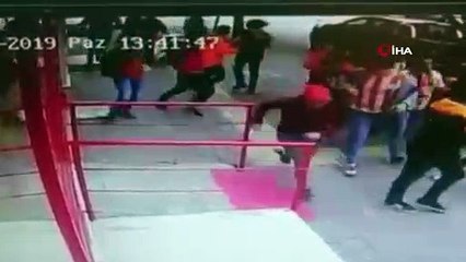 Adana'da derbi öncesi taraftarlar birbirine saldırdı