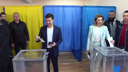 Présidentielle en Ukraine: un comédien favori face à Porochenko