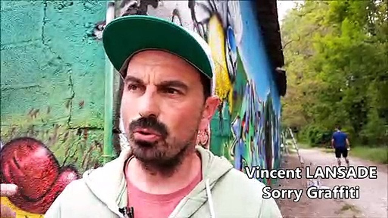 Soyons : le collectif Sorry Graffiti est en cours de performance artistique