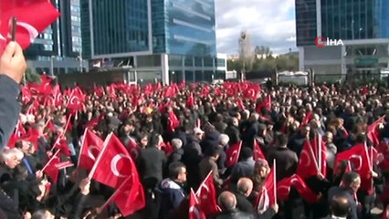CHP'liler saldırıyı kınamak için Genel Merkez önünde toplandı