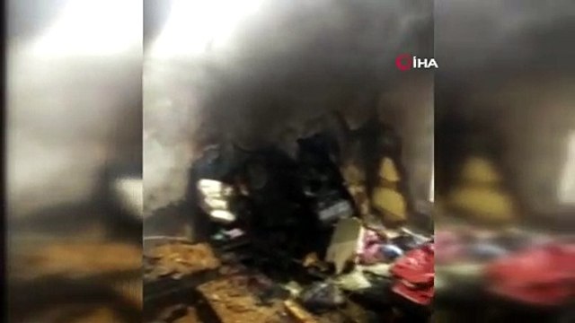 Yıldırımın isabet ettiği ev alev alev yandı
