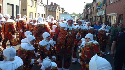 Ambiance pour la cavalcade de Quaregnon.Video Eric Ghislain