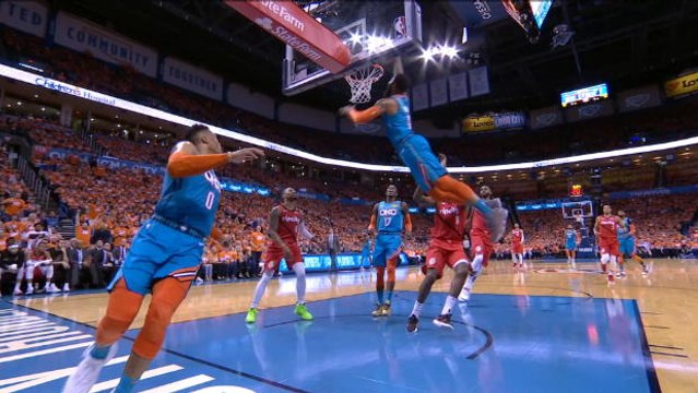 لقطة: كرة سلة: موريس يسجّل سلة استعراضيّة تُدرَّس