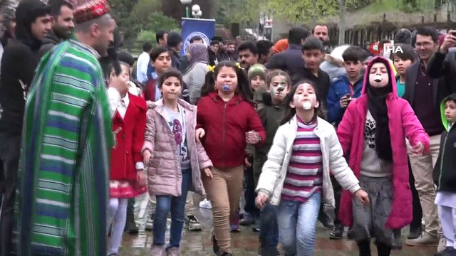 Soğuk ve yağmura rağmen 23 Nisan etkinliklerinde hem yarıştılar, hem de eğlendiler