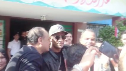 محمد رمضان يعمل الصح مع هاني نجيب..   قاله اعمل نفسك صاحبي