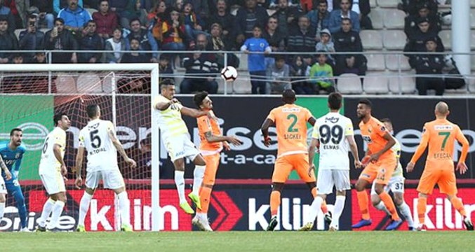 Fenerbahçe, Alanyaspor'a Deplasmanda 1-0 Mağlup Oldu