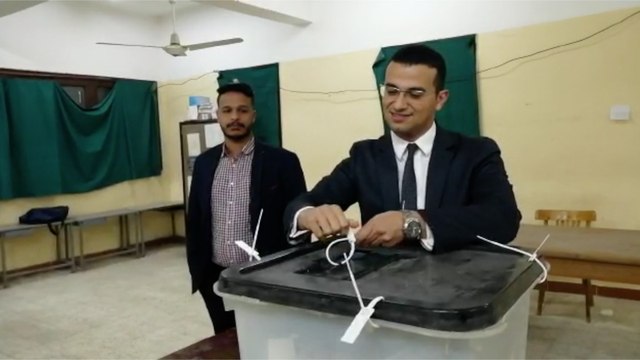 لجان الاقتراع تغلق باب التصويت في اليوم الثاني من الاستفتاء على الدستور