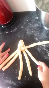 Tresser ses hallot a 6 brins - Braiding a Six Strand Challah