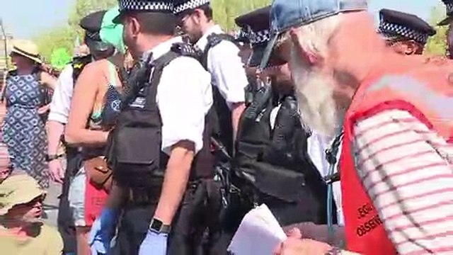 Polícia de Londres prende ativistas ecológicos