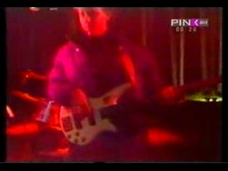 Crvena JAbuka - Bacila je sve niz rijeku