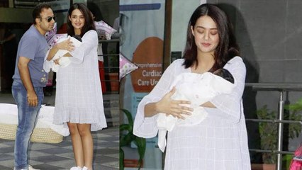 Surveen Chawla smiles with baby girl outside Hospital; Watch video | FilmiBeat