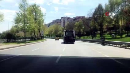 İstanbul’da 8 patenli gencin tehlikeli yolculuğu kamerada