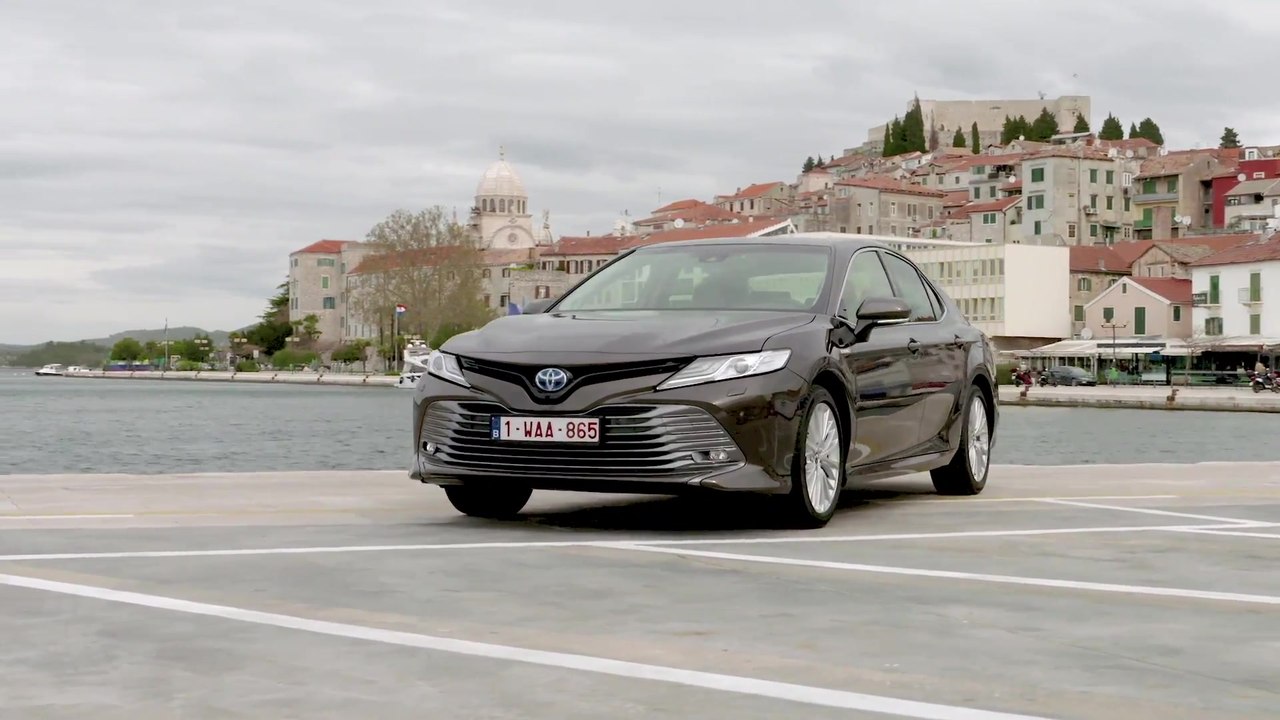 Der neue Toyota Camry Hybrid Design