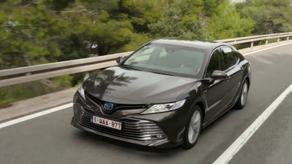 2019 Toyota Camry Hybrid Driving Video