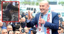 İzmir Büyükşehir Belediye Başkanı Tunç Soyer, Bisikletiyle İzmir Sokaklarında