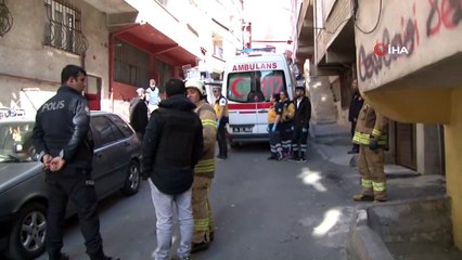 Beyoğlu’nda dayaktan kaçmaya çalışan kadın eşini sırtından bıçakladı