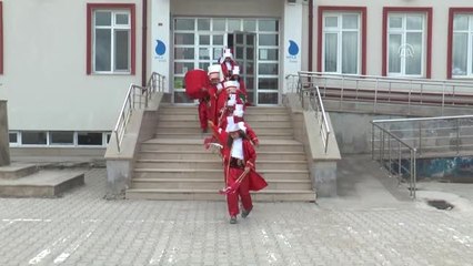 Kovadan Kös, Çantadan Çevgen Yapıp Mehter Kurdular - Sivas