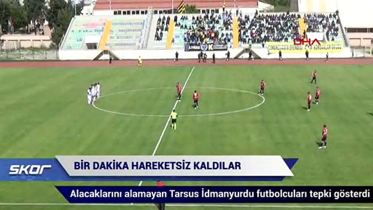 Futbolcular yönetime maçta  böyle tepki gösterdi