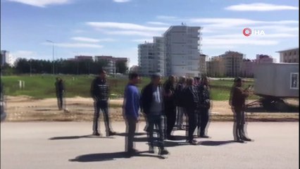 Alev alan minibüs ateş topuna döndü