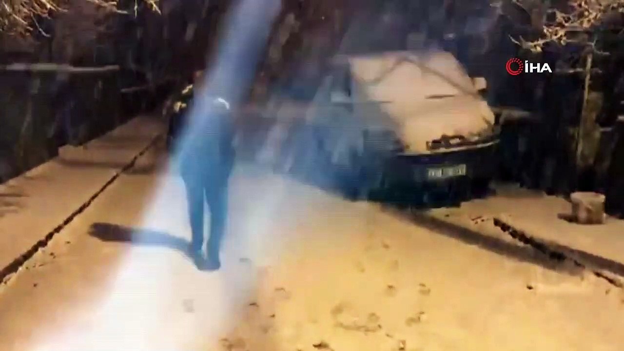 Bitlis’te Nisan ayında yağan kar hayatı olumsuz etkiliyor... 80 köy yolu kar yağışı nedeniyle ulaşıma kapandı