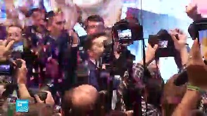 فوز ساحق للممثل الكوميدي-اوكرانيا