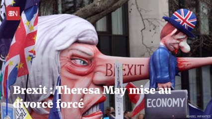 Brexit : Theresa May mise au divorce forcé