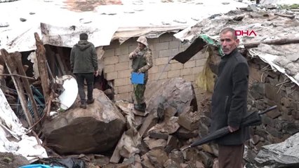 Hakkari'de Dev Kaya Parçaları 5 Evin Üzerine Düştü 3 Yaralı