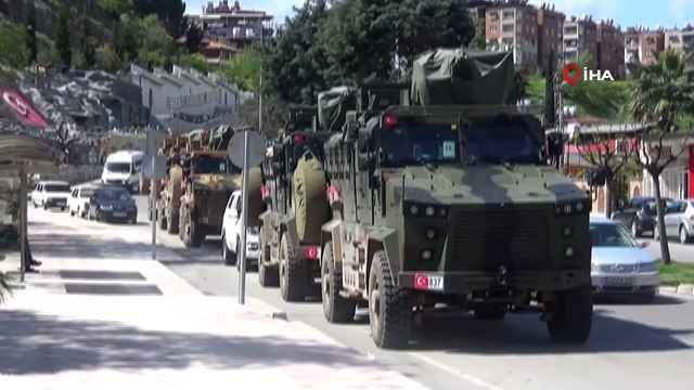 Sınıra askeri sevkiyat sürüyor