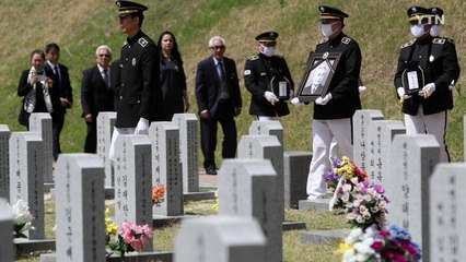 [영상] 이제야 모시러 왔습니다...국외 안장 독립유공자 유해 봉환식 / YTN