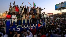 Sudan'da Darbe: Ordu, Sivil Yönetim Çağrısı Yapan Eylemcilerden Barikatları Kaldırmalarını İstedi