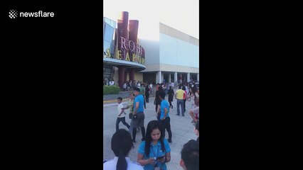 Shoppers pour from building as earthquake hits the Philippines