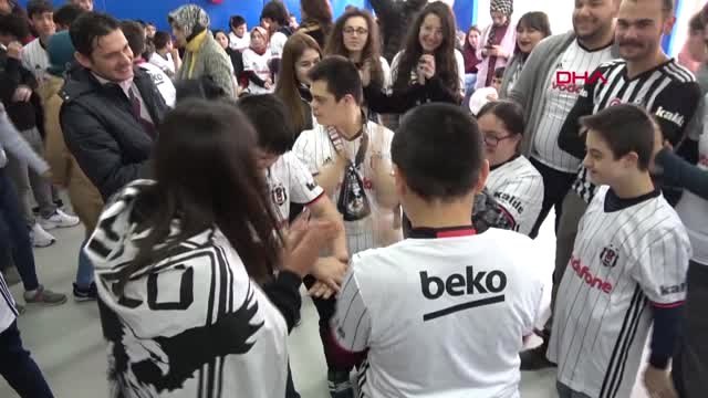 Spor Engelli Öğrencilere Beşiktaş Forması Hediye Edildi