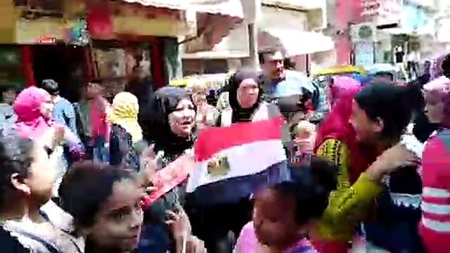 الأطفال يكملون فرحة الاستفتاء على التعديلات الدستورية