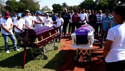 Indignación y lágrimas en México tras masacre en un cumpleaños