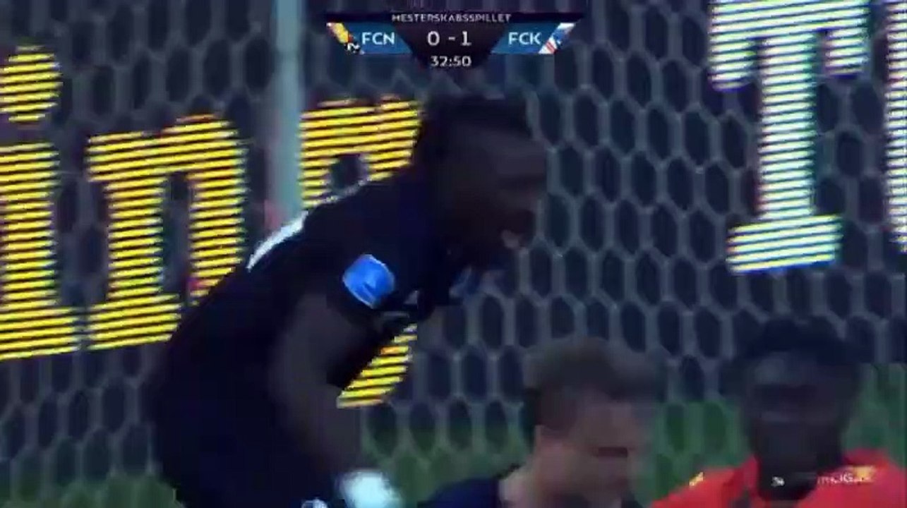 Dame Ndoye penisiyle gol attı