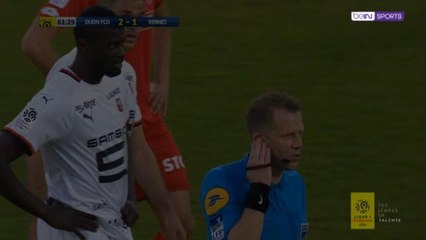 لقطة: كرة قدم: تسديدة صاروخية من نيانغ تُهدي رين التعادل لفترة وجيزة