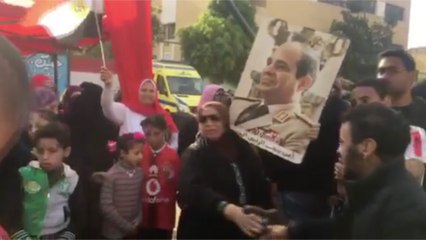أهالي شبرا يحتفلون بالتعديلات الدستورية  على أنغام "تسلم الأيادي"