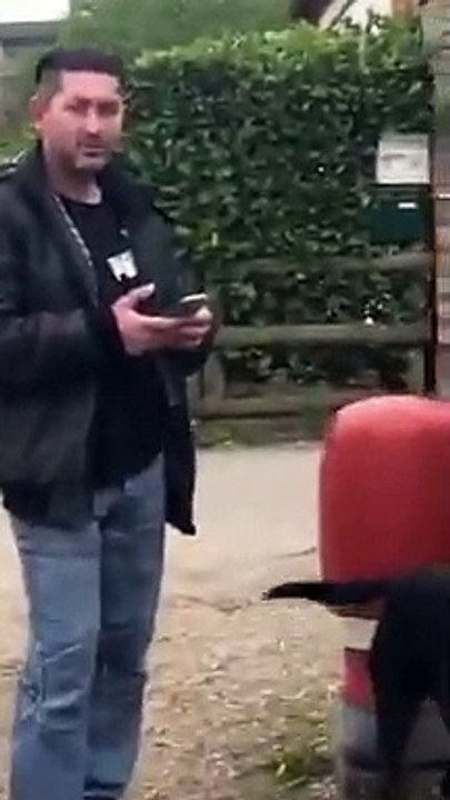 Pédophile qui donne rendez vous a une fille de 12 ans sur un site de chat .. mais il se fait piéger._Il aurait du le finir sur place ce pointeur._Evreux..._HD